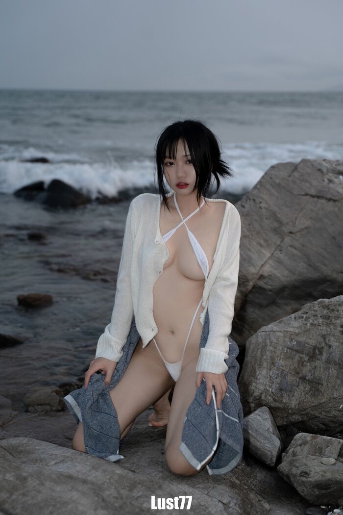 Anime blogger Qiqi has to behave herself in the Reef Coast theme outdoor sexy white bikini bikini showcase, seductive figure photo shoot 52P 13th image