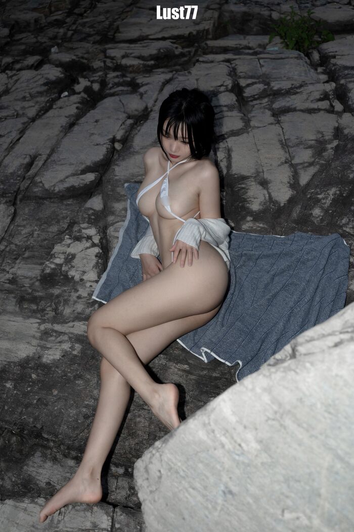 Anime blogger Qiqi has to behave herself in the Reef Coast theme outdoor sexy white bikini bikini showcase, seductive figure photo shoot 52P 29th image