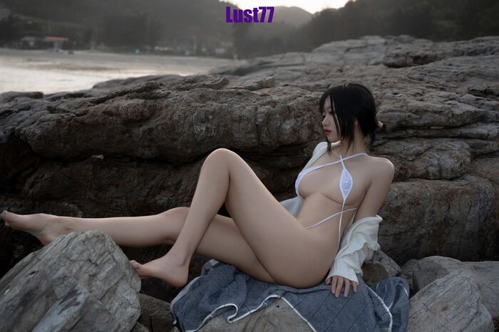 Anime blogger Qiqi has to behave herself in the Reef Coast theme outdoor sexy white bikini bikini showcase, seductive figure photo shoot 52P 3th image