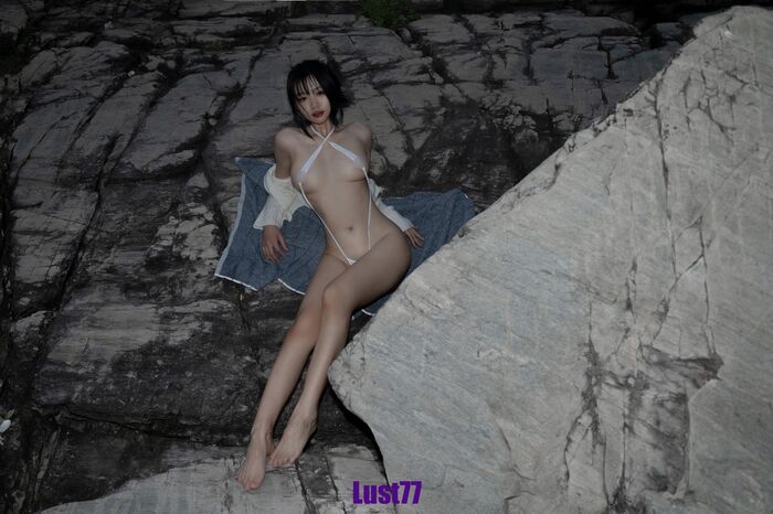 Anime blogger Qiqi has to behave herself in the Reef Coast theme outdoor sexy white bikini bikini showcase, seductive figure photo shoot 52P 30th image