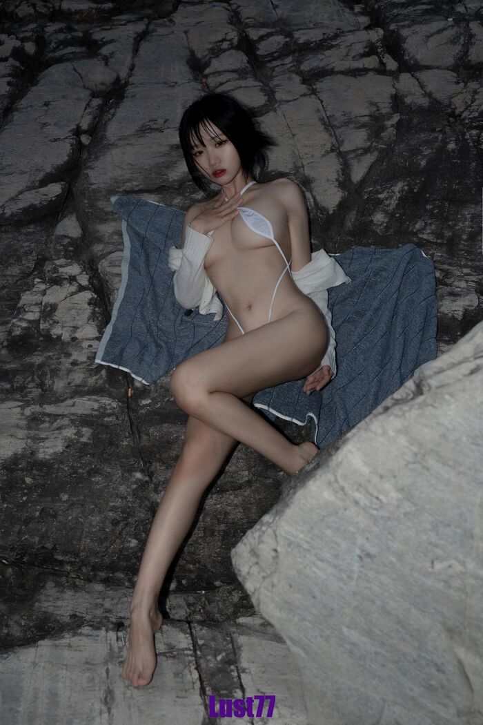 Anime blogger Qiqi has to behave herself in the Reef Coast theme outdoor sexy white bikini bikini showcase, seductive figure photo shoot 52P 31th image