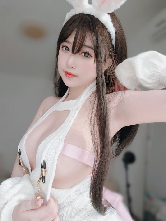 Coser妹子女主K白丝兔女郎主题性感白色情趣服饰配白丝吊袜秀完美身材诱惑写真102P 13th image