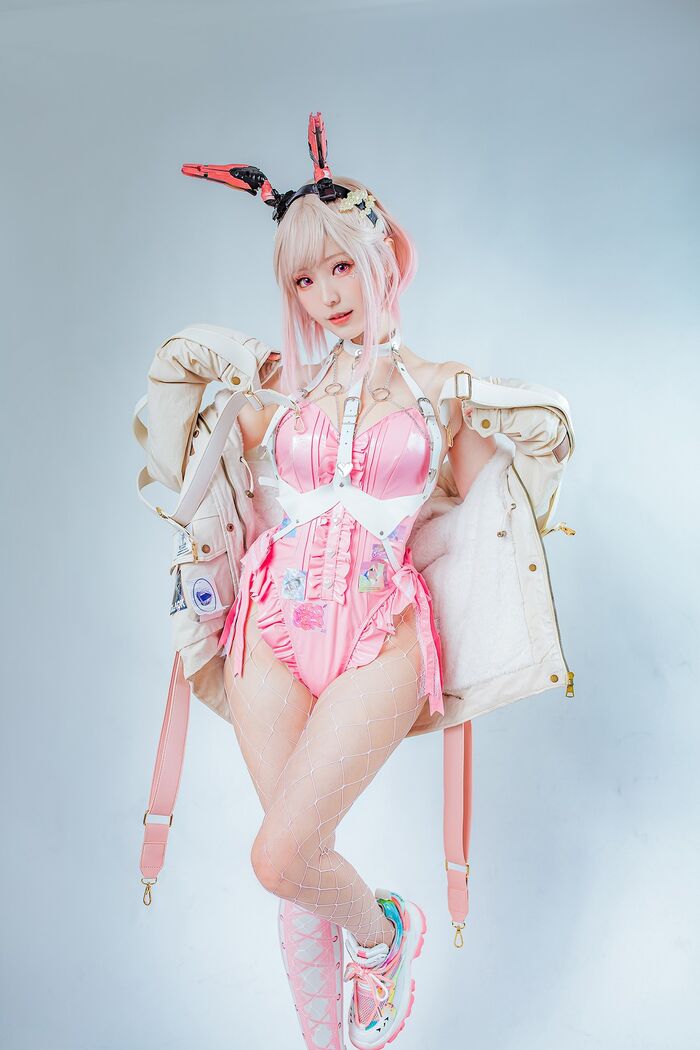 Coser妹子Ely_eee卯兎主题性感兔女郎装扮黑丝网袜+白丝网袜秀翘臀美腿诱惑写真91P 47th image