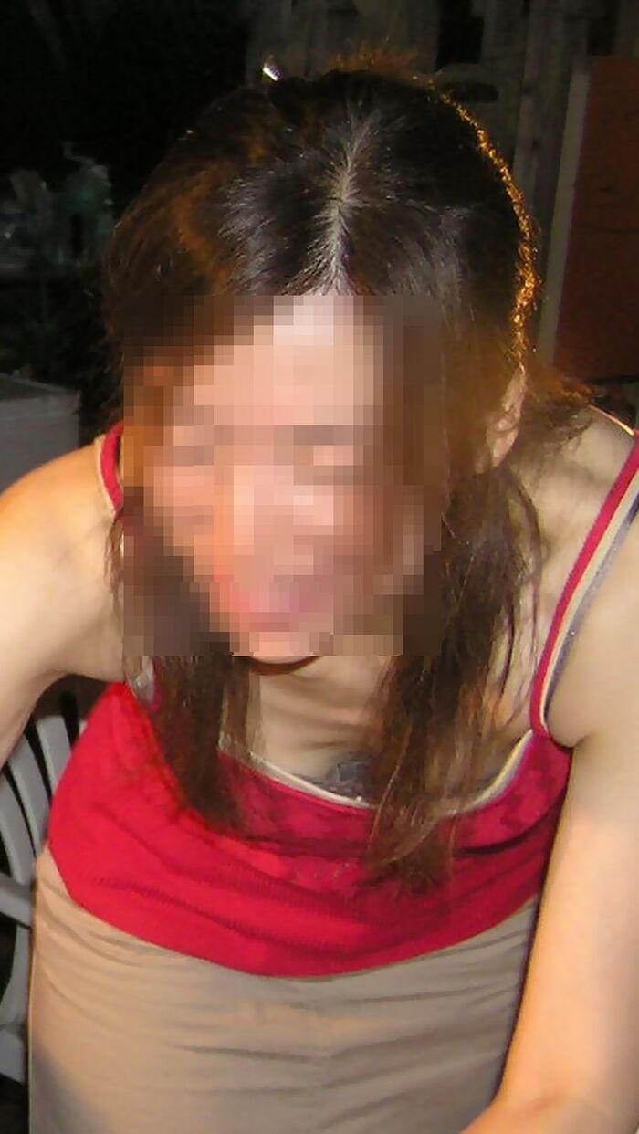 Girls in summer clothes flicker boobs ... Breast chiller erotic image seen in sexy cleavage 7th image