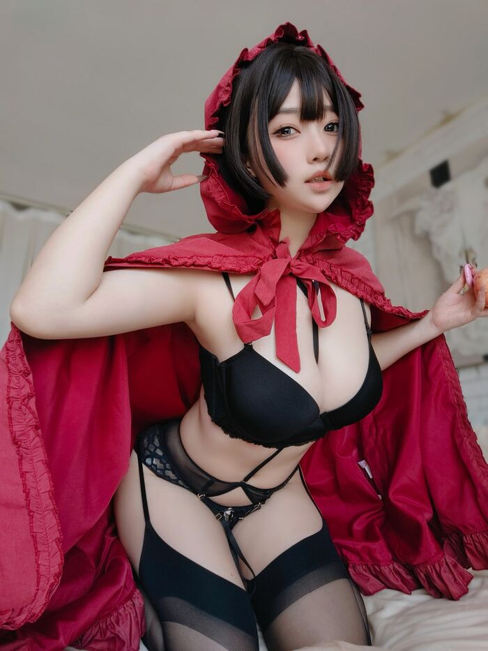 Coser妹子女主K小红帽和红苹果主题私房性感黑色内衣配黑丝吊袜完美诱惑写真86P 68th image