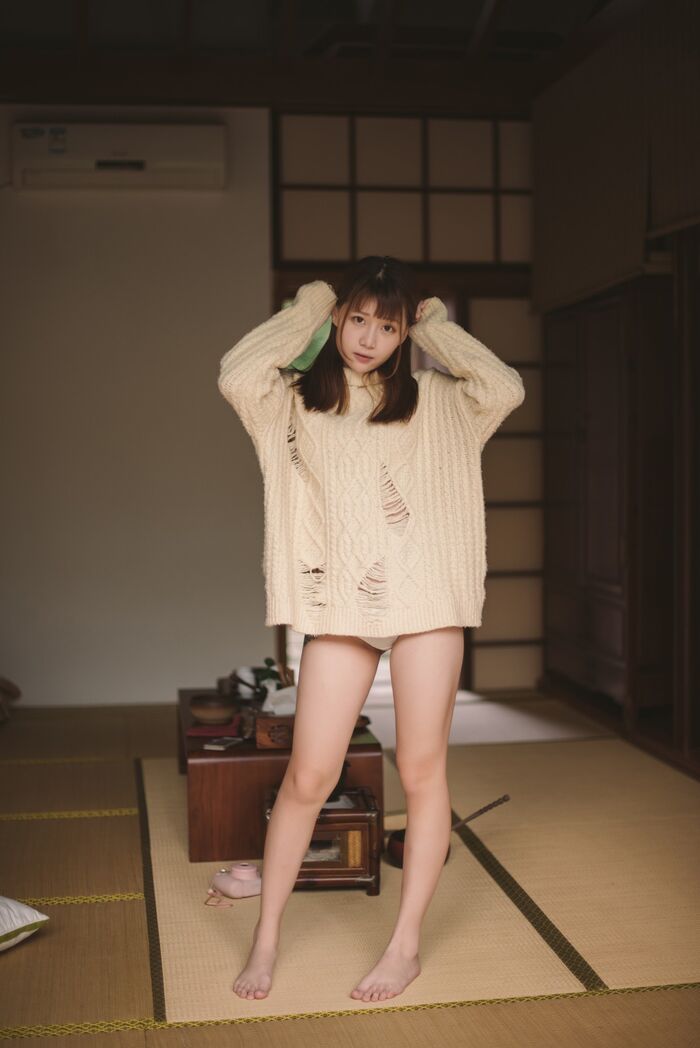 Coser美女凛子酱私房主题白色宽松毛衣配白色内裤+性感死库水秀完美身材写真66P 20th image