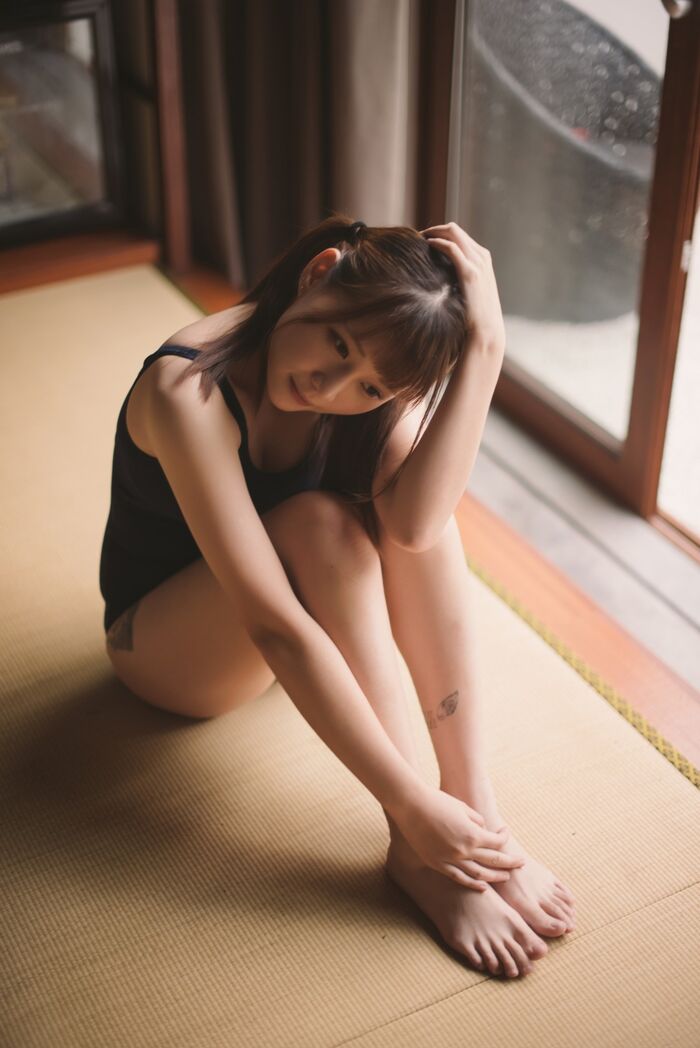 Coser美女凛子酱私房主题白色宽松毛衣配白色内裤+性感死库水秀完美身材写真66P 32th image