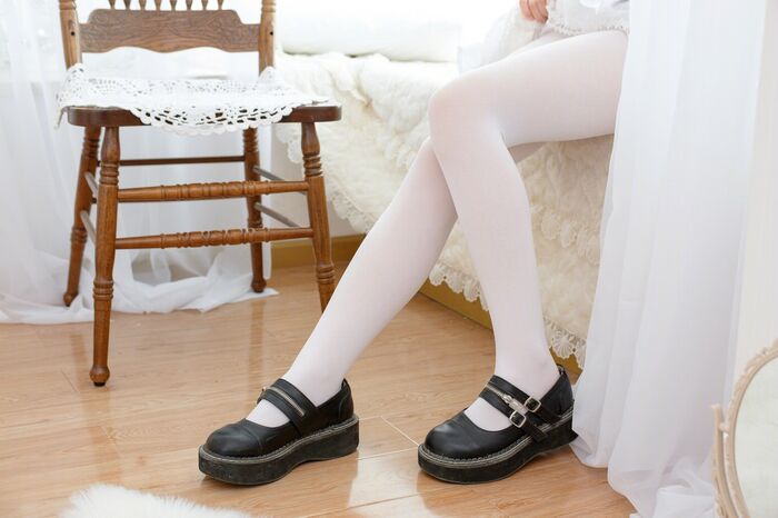 网络美女我才不是neko 白丝女仆主题性感黑白女仆装配白丝袜秀美腿诱惑Photo 71P 26th image