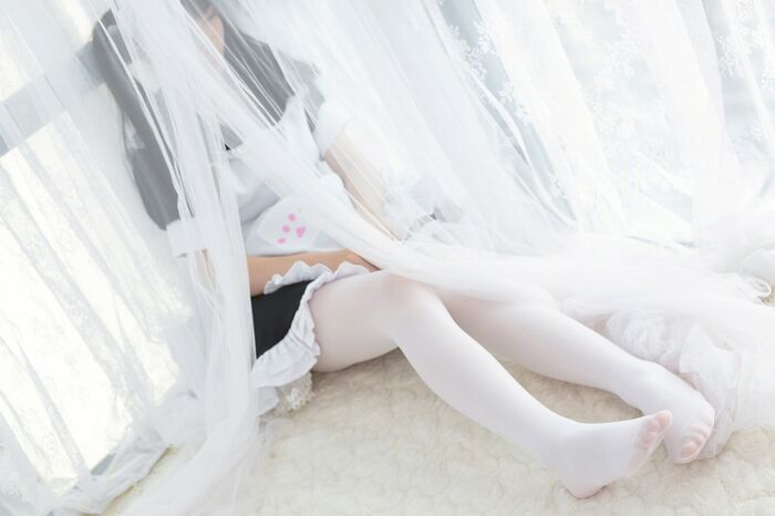 网络美女我才不是neko 白丝女仆主题性感黑白女仆装配白丝袜秀美腿诱惑Photo 71P 50th image