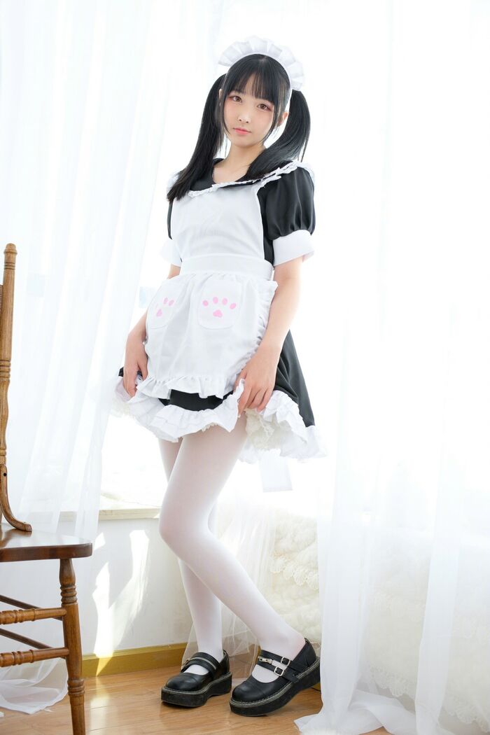 网络美女我才不是neko 白丝女仆主题性感黑白女仆装配白丝袜秀美腿诱惑Photo 71P 67th image