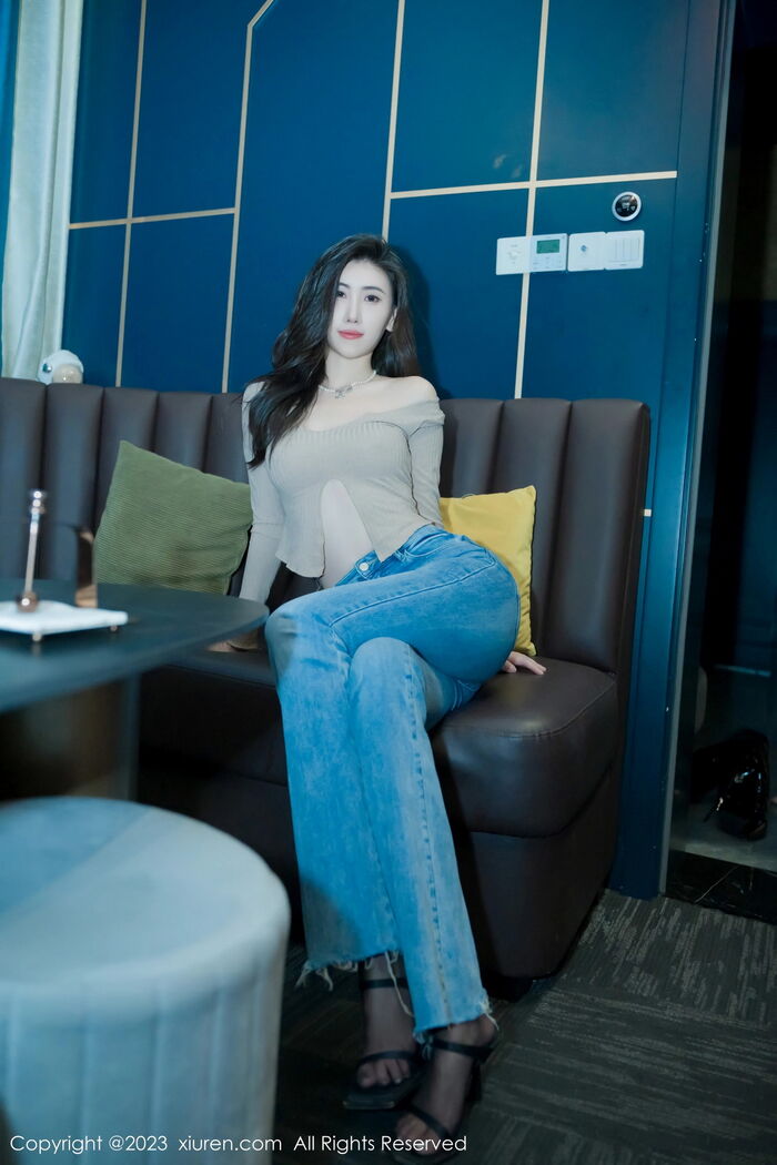 XiuRen第7041期_模特章芃芃sexual 感杏色上衣配简约牛仔裤秀曼妙身体完美诱惑Photo 55P 6th image