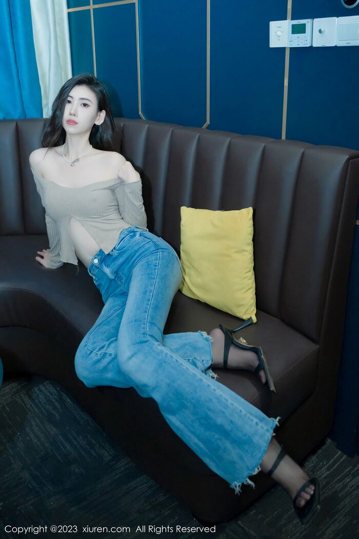 XiuRen第7041期_模特章芃芃sexual 感杏色上衣配简约牛仔裤秀曼妙身体完美诱惑Photo 55P 7th image