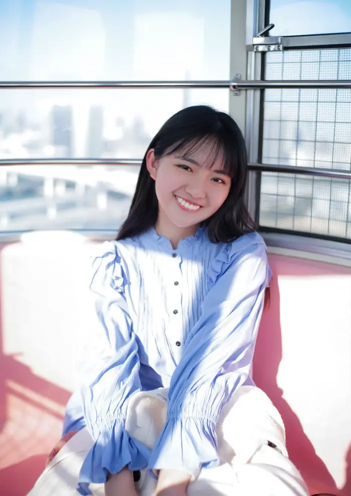 【豊田ルナ15】挑発的な眼差しと大胆なポージングで腰回りとお尻のエロさが際立つ20歳の妖艶さが漂うグラビア画像⑤ 16th image