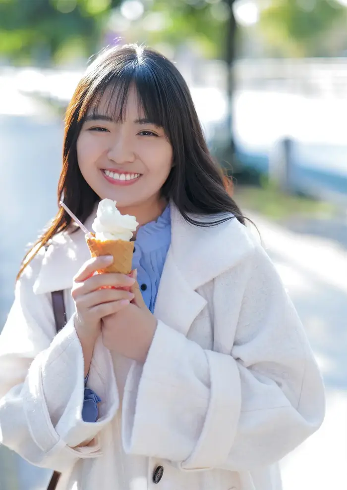 【豊田ルナ15】挑発的な眼差しと大胆なポージングで腰回りとお尻のエロさが際立つ20歳の妖艶さが漂うグラビア画像⑤ 20th image