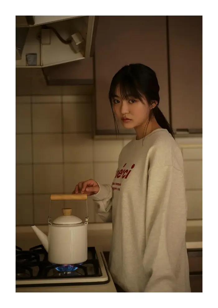 【豊田ルナ15】挑発的な眼差しと大胆なポージングで腰回りとお尻のエロさが際立つ20歳の妖艶さが漂うグラビア画像⑤ 26th image