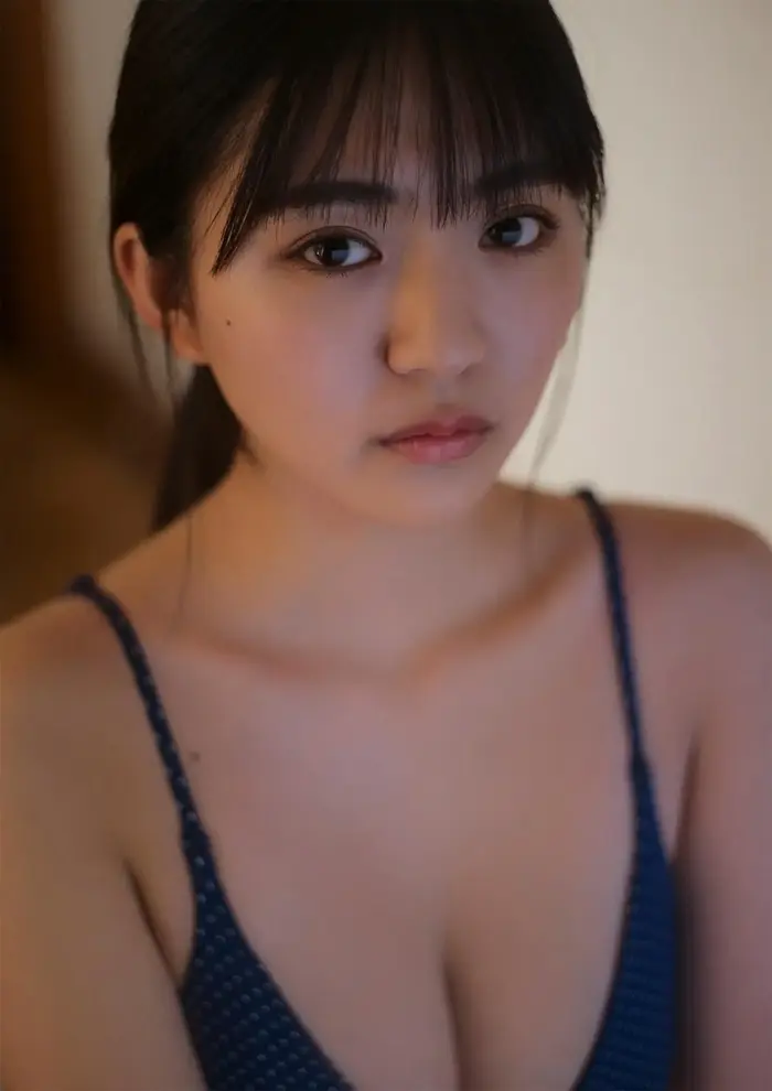 【豊田ルナ15】挑発的な眼差しと大胆なポージングで腰回りとお尻のエロさが際立つ20歳の妖艶さが漂うグラビア画像⑤ 36th image