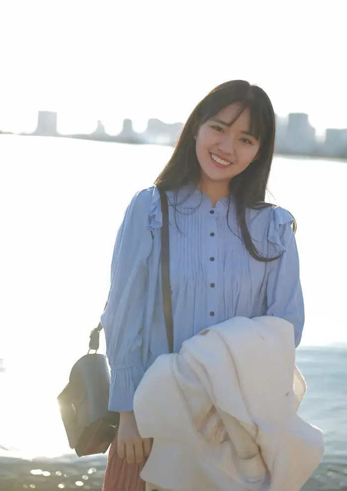 【豊田ルナ15】挑発的な眼差しと大胆なポージングで腰回りとお尻のエロさが際立つ20歳の妖艶さが漂うグラビア画像⑤ 39th image