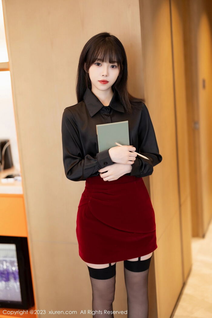 [XiaoYu画语界]Vol.1063_模特奶瓶黑色衬衫配红色短裙露红色蕾丝内衣黑丝吊袜魅惑写真81P 2th image