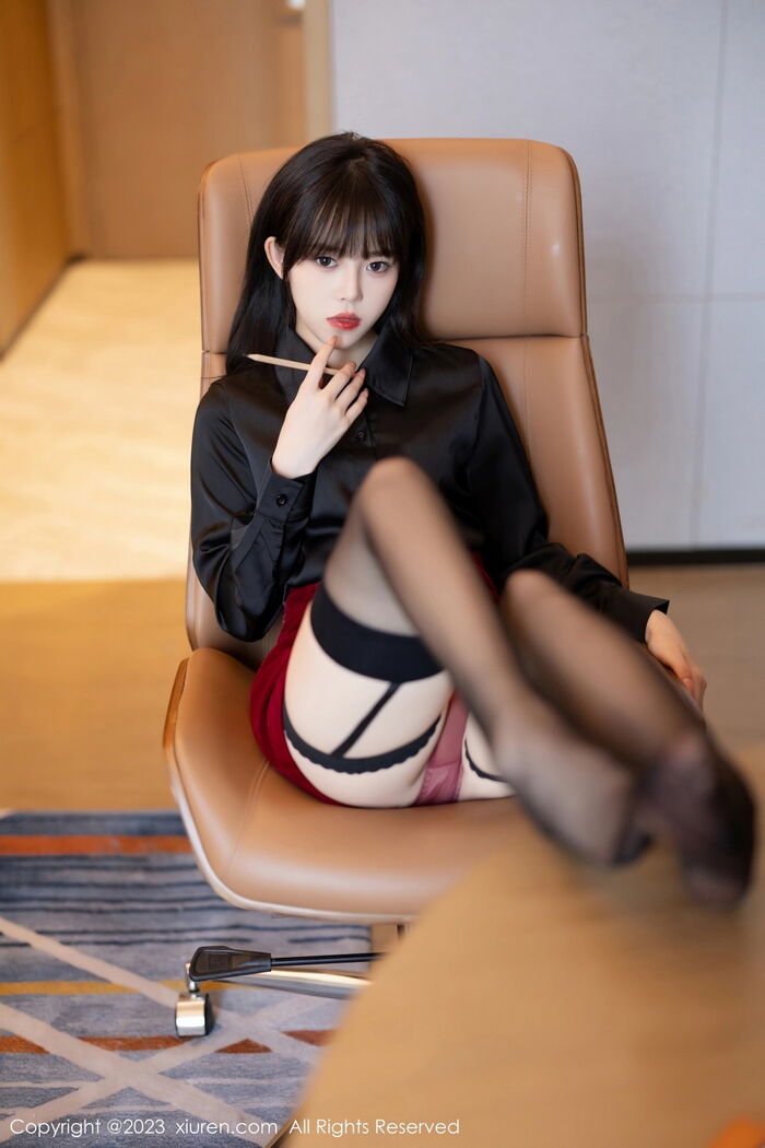 [XiaoYu画语界]Vol.1063_模特奶瓶黑色衬衫配红色短裙露红色蕾丝内衣黑丝吊袜魅惑写真81P 21th image