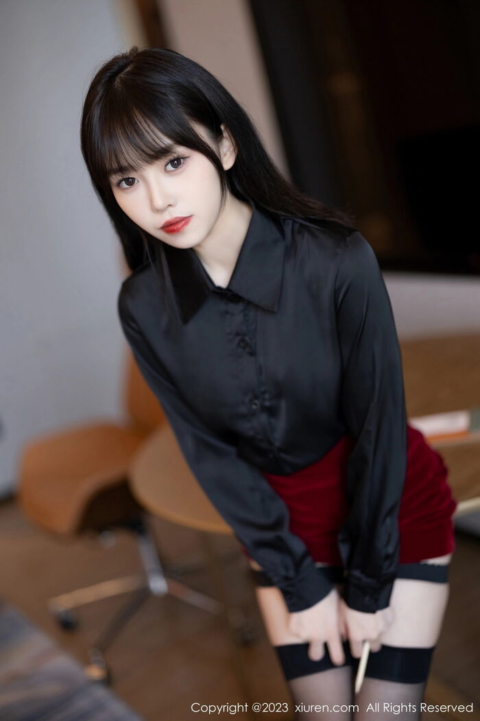[XiaoYu画语界]Vol.1063_模特奶瓶黑色衬衫配红色短裙露红色蕾丝内衣黑丝吊袜魅惑写真81P 8th image