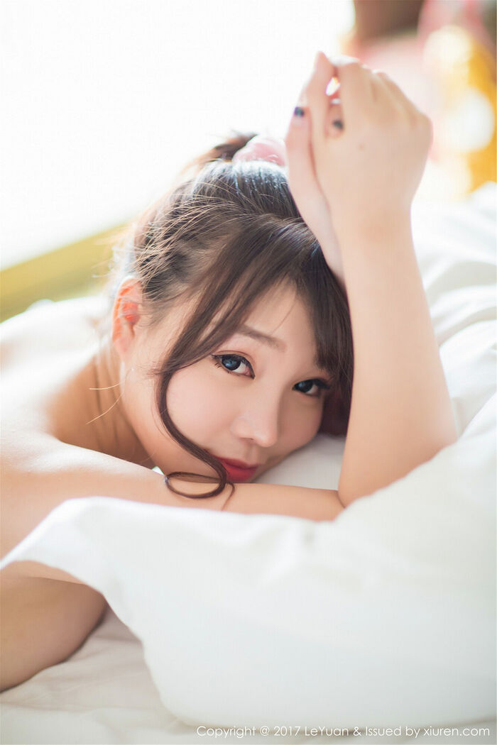 [LeYuan星乐园]Vol.038_女神芝芝Booty脱皮衣全裸上身无内肉丝裤袜撩人诱惑写真68P 40th image