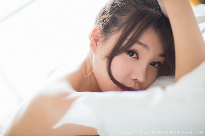 [LeYuan星乐园]Vol.038_女神芝芝Booty脱皮衣全裸上身无内肉丝裤袜撩人诱惑写真68P 41th image