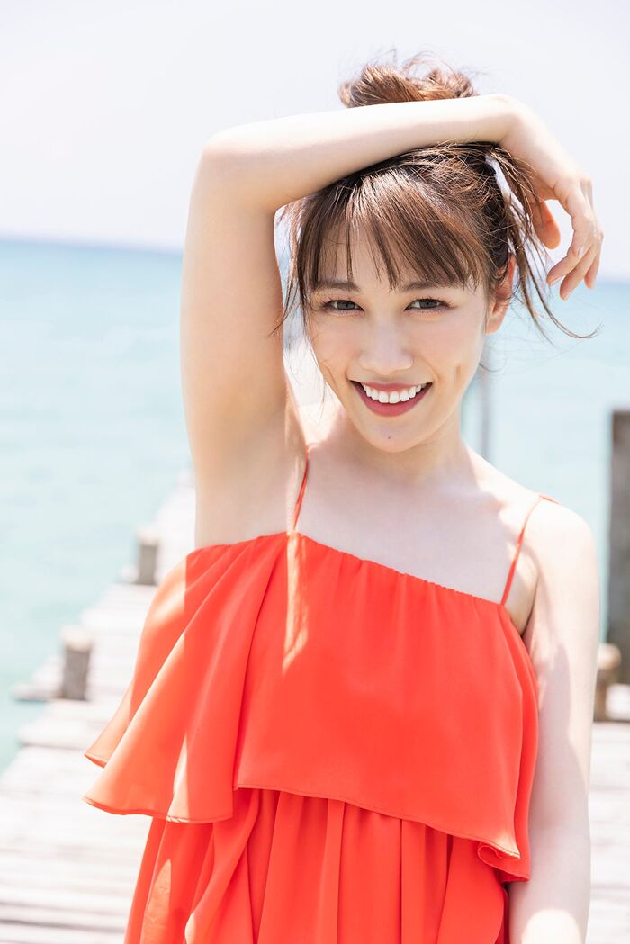 [Image] Momokuro Takashiro Reni took off wwwwwwwwwThe black bikini swimsuit shot in the 1st photo book is too sexy!! Even though I'm a married woman ... 14th image