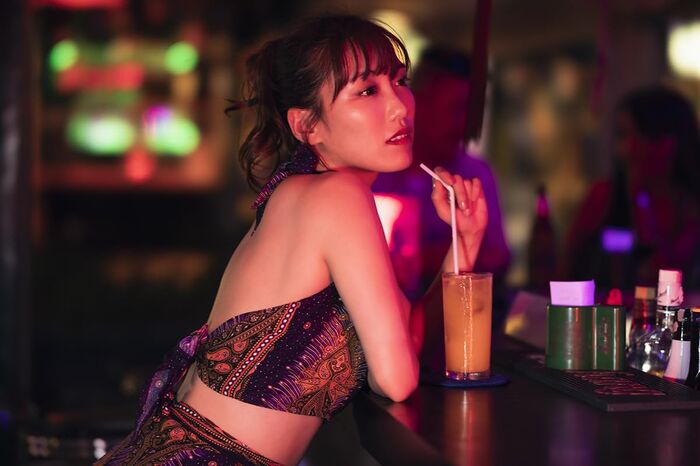 [Image] Momokuro Takashiro Reni took off wwwwwwwwwThe black bikini swimsuit shot in the 1st photo book is too sexy!! Even though I'm a married woman ... 15th image