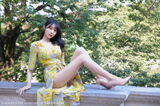 XiuRen Issue 7186_Model Yue'er sexy yellow patterned long dress showing pink lingerie paired with crotch-open sheer stockings seductive photo shoot 71P