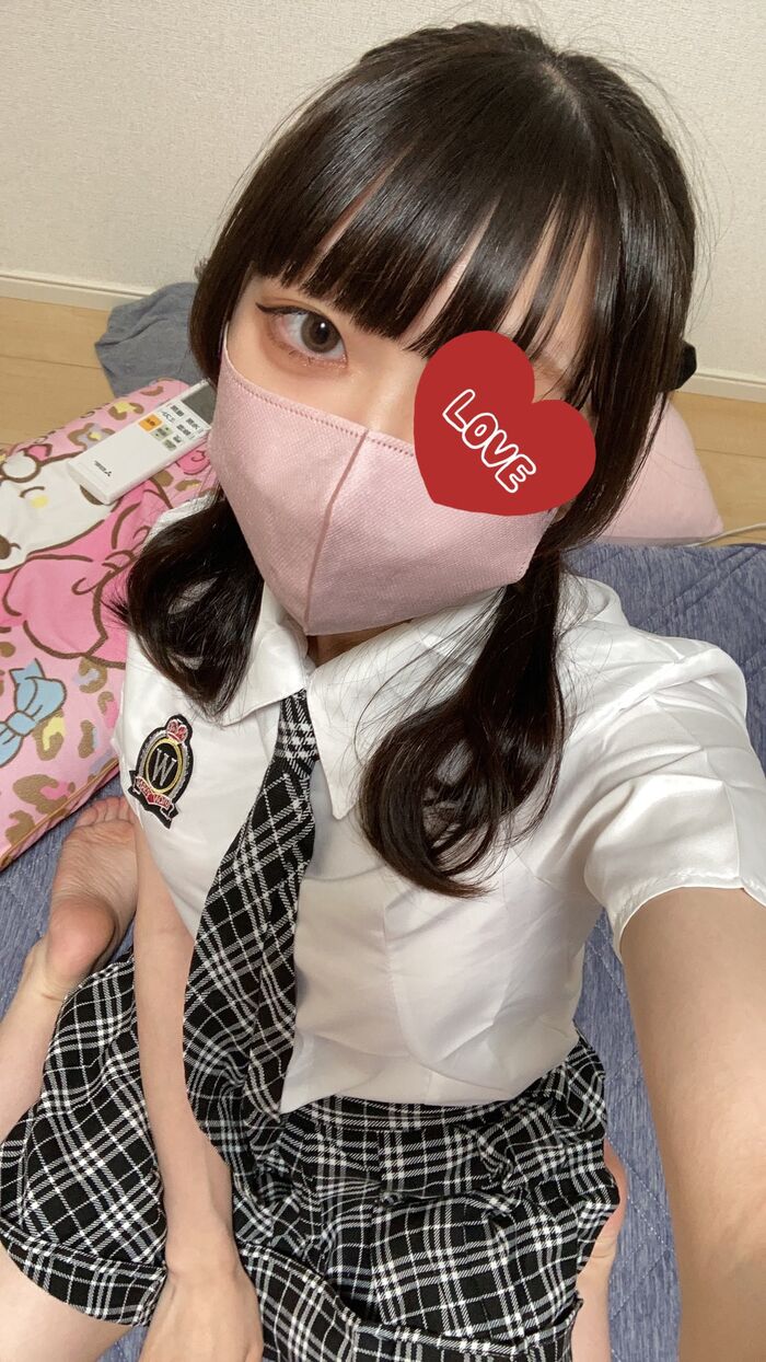 A delicate 18-year-old girl takes off her JK uniform and takes a nasty shaved nude masturbation selfie 15th image