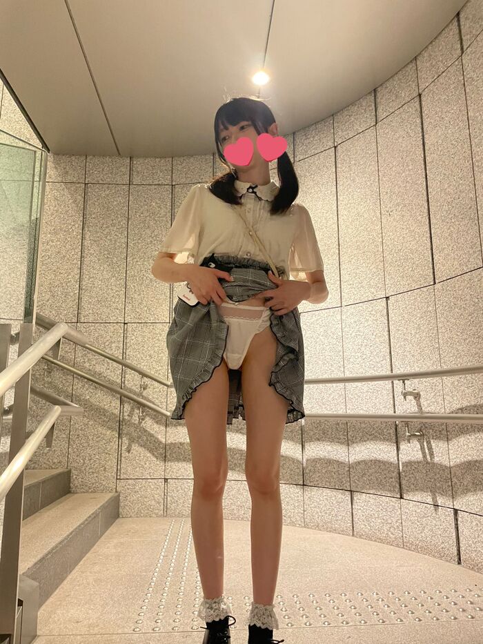 A delicate 18-year-old girl takes off her JK uniform and takes a nasty shaved nude masturbation selfie 20th image