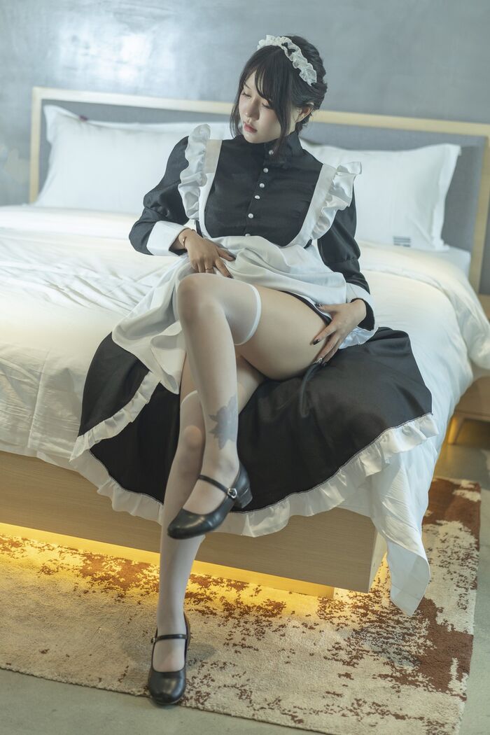 Beautiful Girl 博主阿汐汐W 奴仆主题私房erotic sensation 女仆装配白丝袜半撩秀翘臀美腿诱惑Photo 42P 5th image
