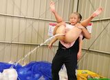 女性のう◯こは見たくないのに…牛乳浣腸だとギンギンに勃起しちゃう尻穴噴射エロ画像