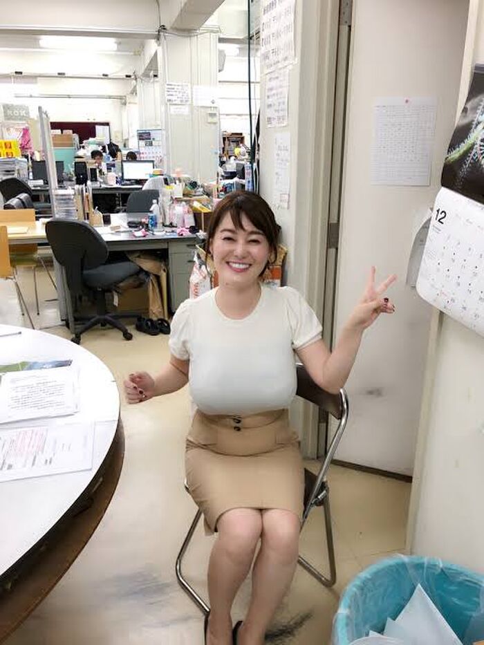 【Image】たまにおる大乳地方アナwwwwwwwwww 27th image