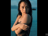 A popular model with a total of over 1 million followers on SNS Reveals a beautiful body polished in the first photo book
