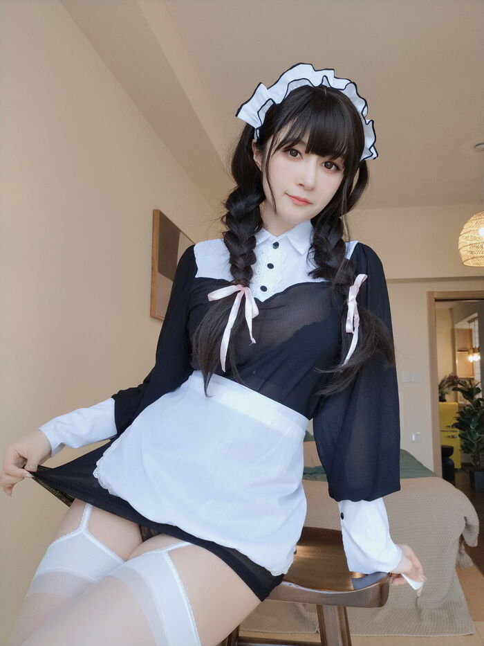 Coser 小姐姐白银透明女仆装主题性感黑色薄透女仆装配白丝吊袜完美诱惑Photo 96P 51th image