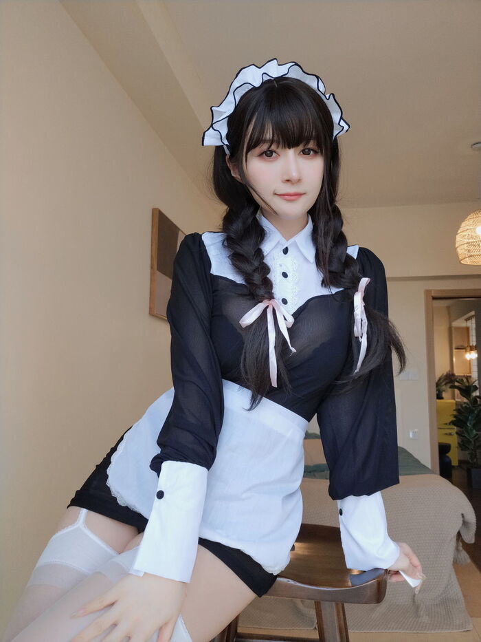 Coser 小姐姐白银透明女仆装主题性感黑色薄透女仆装配白丝吊袜完美诱惑Photo 96P 52th image