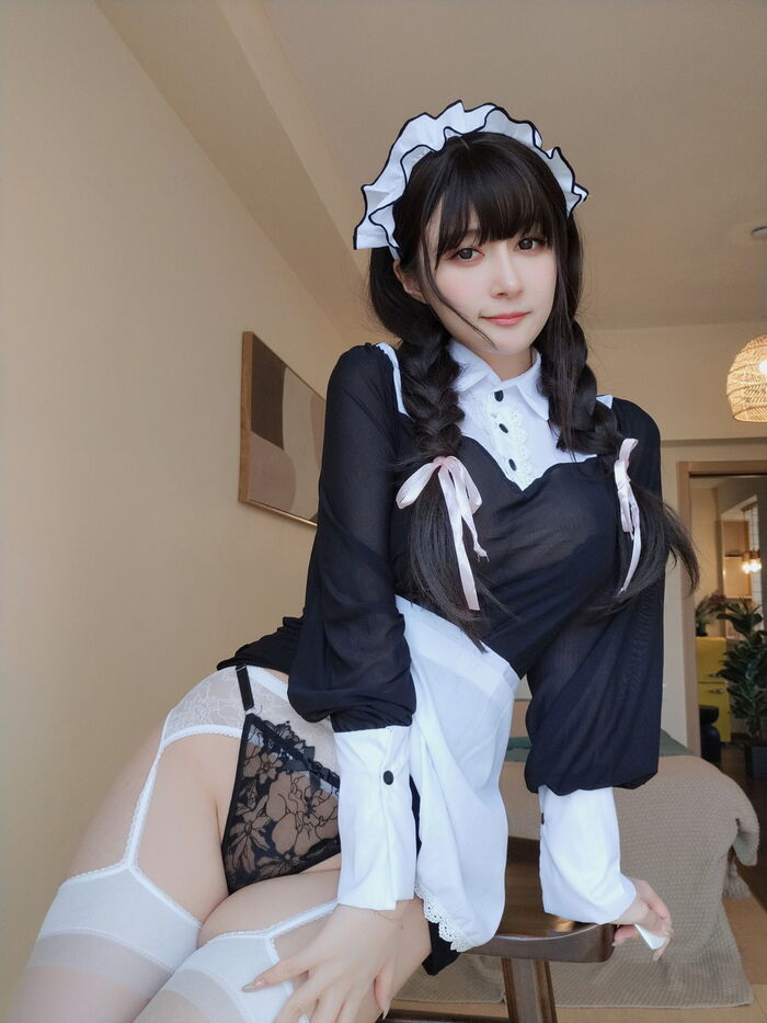 Coser 小姐姐白银透明女仆装主题性感黑色薄透女仆装配白丝吊袜完美诱惑Photo 96P 56th image