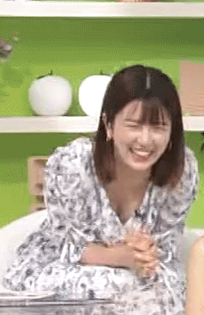 [There is a video] Ecchi girl Anna goes up in flames trying to show off her pants using the Rugby World Cup as an excuse 24th image