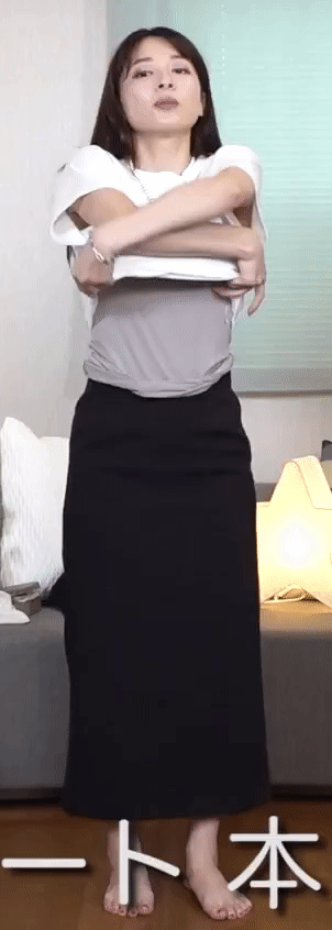 [There is a video] Ecchi girl Anna goes up in flames trying to show off her pants using the Rugby World Cup as an excuse 7th image