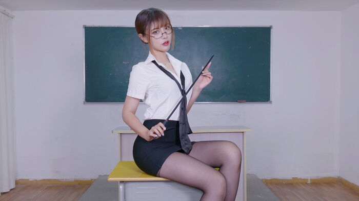 B站主播小须须_Arcana老师主题性感白T配黑短裙露超thin 黑丝秀美腿诱惑Photo 30P 9th image