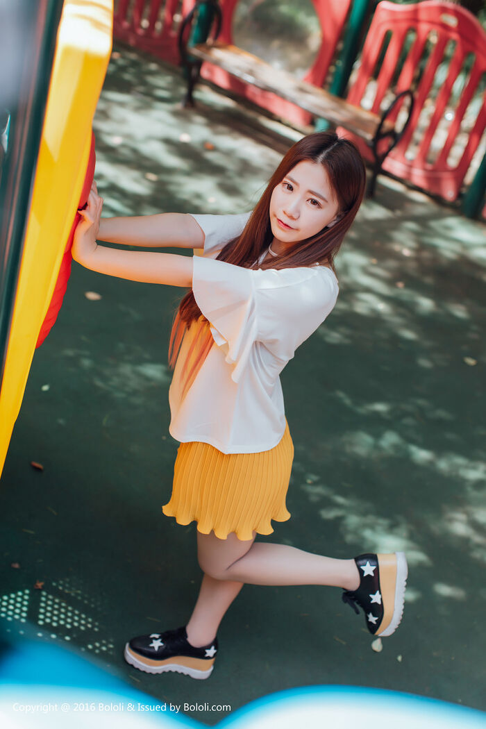 [Tukmo兔几盟] Vol.109_清纯嫩模董成丽游乐园里白Short Sleeve衫配yellow Short 裙清爽迷人Photo40P 4th image