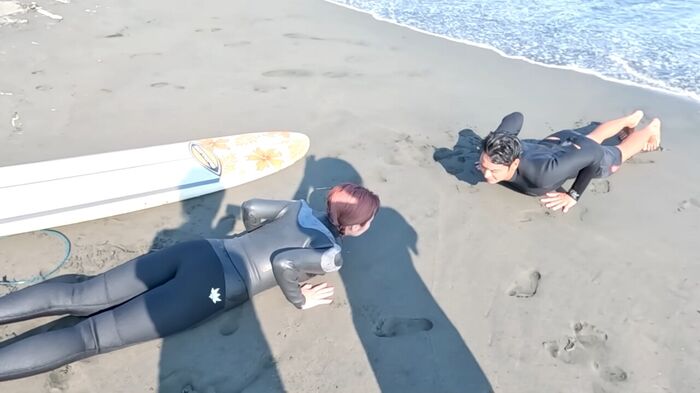 大原優乃ちゃん、サーフィン動画がエッチすぎるwwwwwwwwwwウェットスーツで胸谷間＆極上ボディラインがあらわに！！！ 18th image